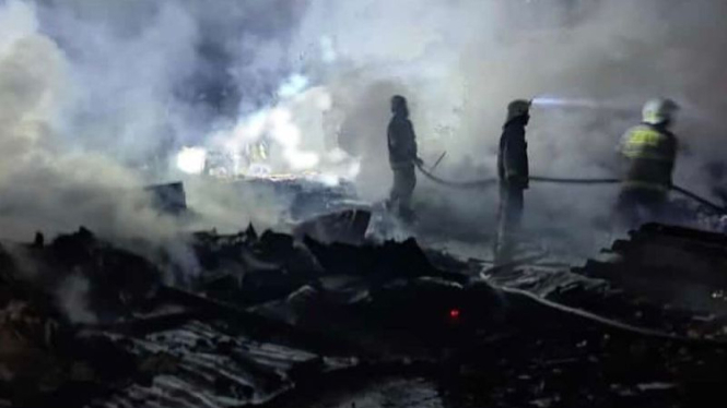 Lokasi pabrik tempe yang terbakar dan sudah dipadamkan petugas.