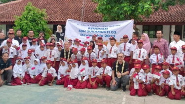 Perbaikan toilet di SDN Sukamukti