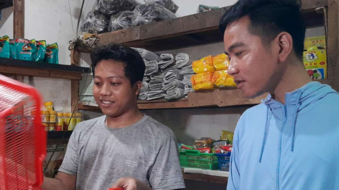 Gibran Rakabuming Raka Blusukan ke Pasar Rumput