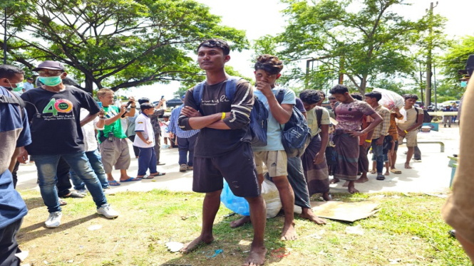 Pengungsi Rohingya di Tugu Taman Ratu Safiatuddin, Banda Aceh  