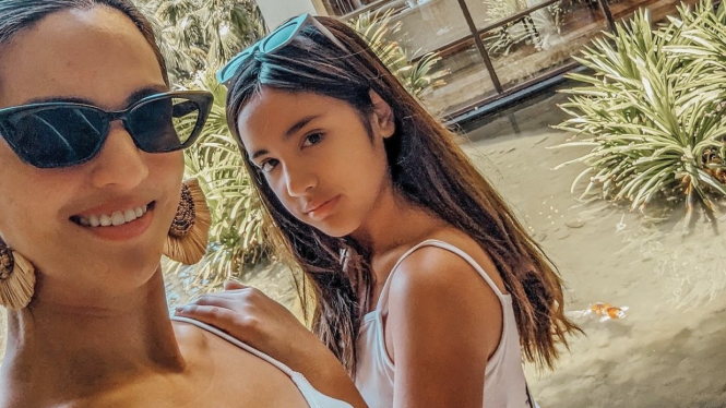 Nia Ramadhani dan sang putri, Mikhayla.