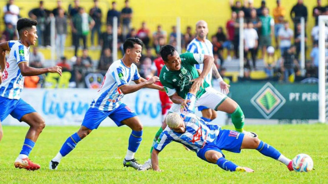 PSMS vs PSPS di Stadion Baharoeddin Siregar