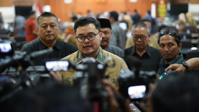 Bupati Kediri, Hanindhito Himawan Pramana