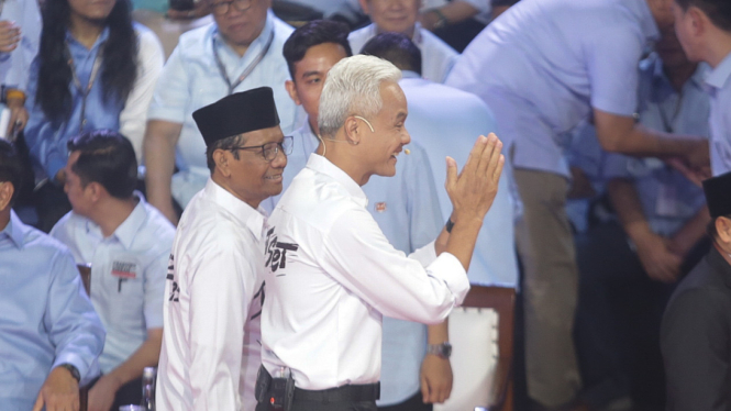 Duet Ganjar Pranowo-Mahfud MD saat debat capres perdana.