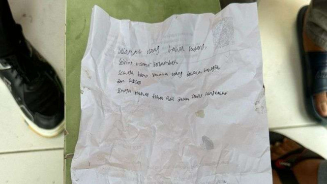 Tulisan 'Selaamat ulang tahun sayang' ditemukan di lokasi pembunuhan wanita.
