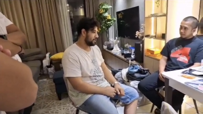 Ammar Zoni saat ditangkap di apartemennya di Serpong, Tangerang.