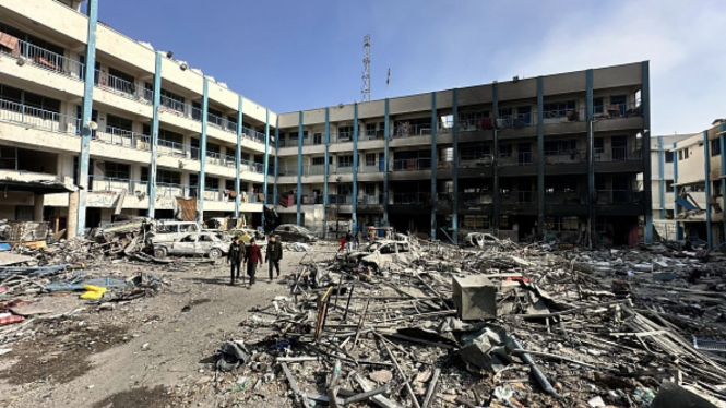 Militer Israel menarget sekolah tempat penampungan pengungsi di Gaza.