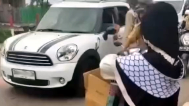 Penumpang MINI Cooper sumbang segepok uang buat Palestina