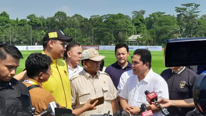 Ketua Umum PSSI Erick Thohir bersama Prabowo Subianto
