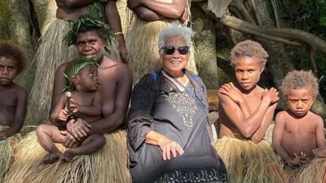 Nenek doyan traveling