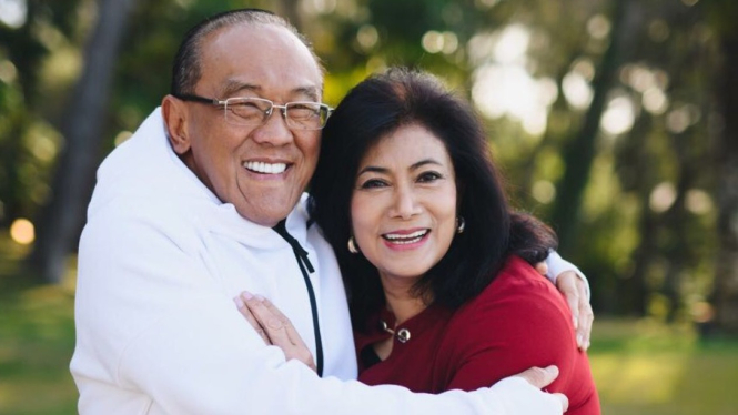 Aburizal Bakrie dan sang istri Tatty Murnitriati