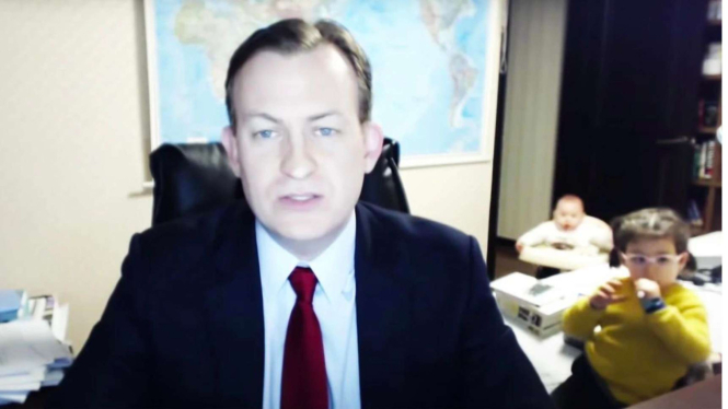 Anak Robert Kelly masuk saat wawancara dengan BBC One