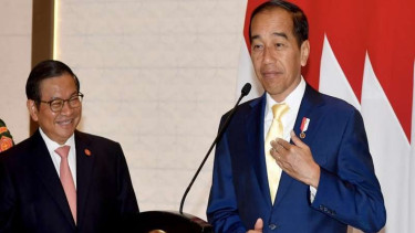 Presiden Joko Widodo dan Menteri Sekretaris Kabinet Pramono Anung