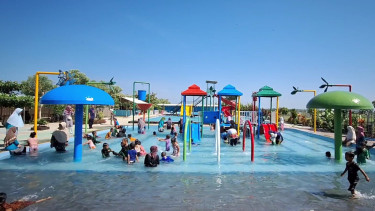Waterboom Podomoro,  yang berada di Larangan Brebes,  yang dikelola eks napiter ramai dikunjungi wisatawan.