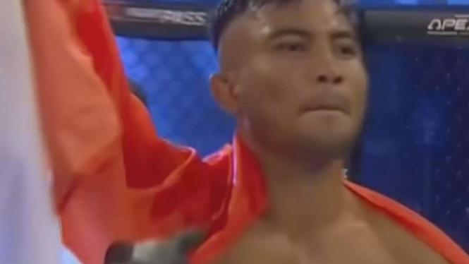 Petarung Indonesia Eperaim Ginting di Cage Warriors 165