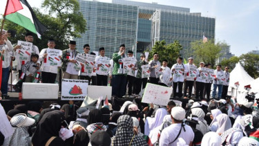 Aksi bela Palestina di depan Kedubes AS.