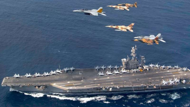 VIVA Militer: Kapal induk USS Dwight D. Eisenhower Angkatan Laut Amerika Serikat