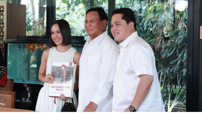 Prabowo Subianto dan Erick Thohir diskusi dengan kaum muda