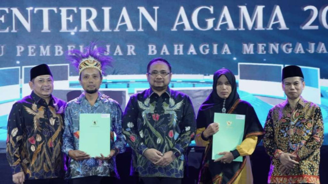Menteri Agama Yaqut Cholil Qoumas (kedua dari kiri)