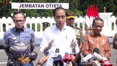 Presiden Joko Widodo atau Jokowi meresmikan jembatan otista di Bogor