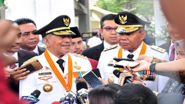 Gubernur Maluku Utara Abdul Gani Kasuba (kiri) dan Wakil Gubernur Al Yasin