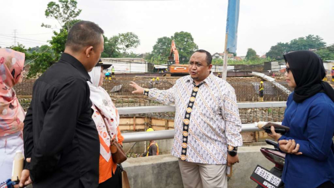 Ketua DPRD Kota Bogor Atang Trisnanto usai menyaksikan peresmian Jembatan Otista oleh Presiden Joko Widodo (Jokowi) di Jalan Otto Iskandardinata, Kota Bogor, Jawa Barat, Selasa, 19 Desember 2023.