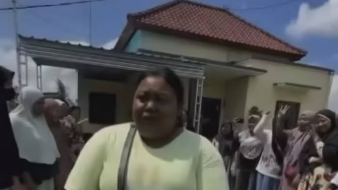 Penjual Donat di Bali, Ni Luh Sri Wulandari, mendapatkan hadiah rumah baru dari seorang konten kreator Isaiah Garza.