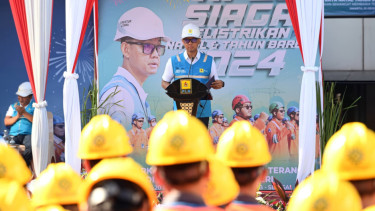 Direktur Utama PLN Darmawan Prasodjo saat menyampaikan arahan kepada seluruh petugas saat Apel Siaga Kelistrikan Natal 2023 dan Tahun Baru 2024 di Kantor Pusat PLN, Jakarta, Rabu, 20 Desember 2023