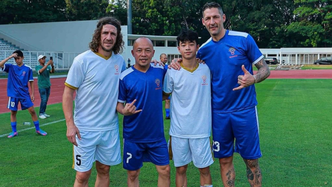 Carles Puyol, Marco Materrazi, dan Febri Momor