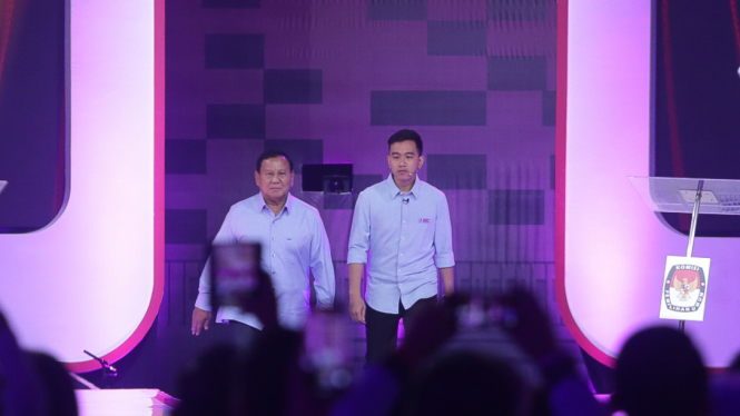 Prabowo Subianto-Gibran Rakabuming Raka saat debat perdana cawapres.