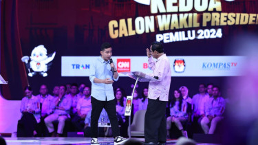  Rakabuming Raka dan Mahfud MD saat debat Cawapres KPU