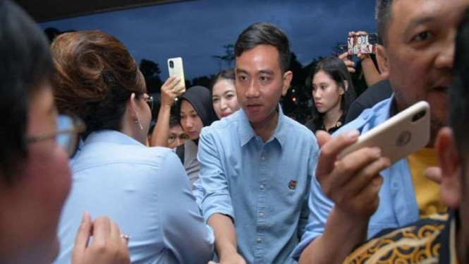 Cawapres 02 Gibran Rakabuming Raka kampanye di Manado
