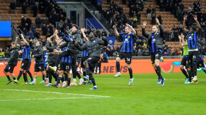 Pemain Inter Milan rayakan gol.