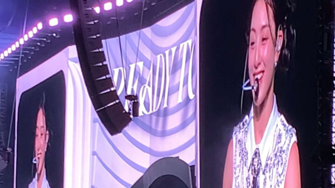 Jihyo saat konser TWOCE di Jakarta 2023