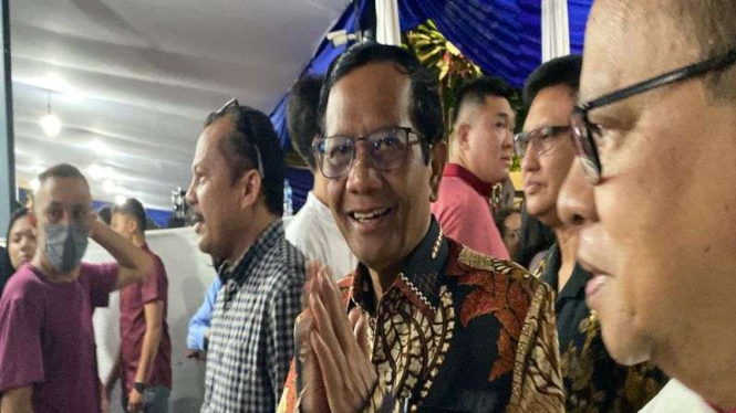 Menko Polhukam Mahfud MD meninjau Gereja Katedral, Jakarta.