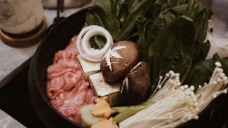Menikmati Sukiyaki dengan Cita Rasa Autentik Jepang, Unik Pakai Lelehan Permen Kapas