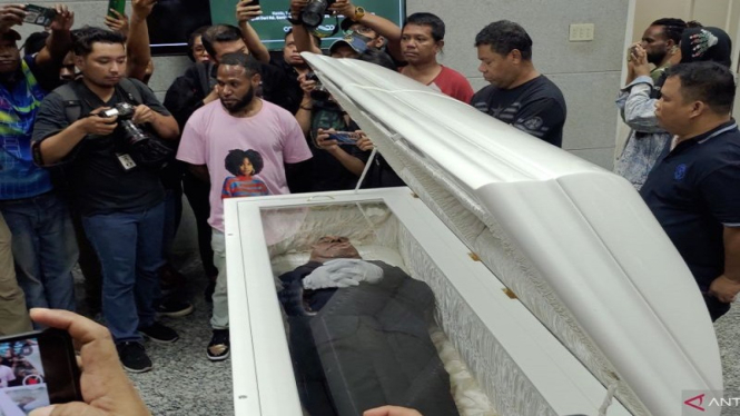 Mendiang mantan Gubernur Papua Lukas Enembe di RSPAD Gatot Soebroto, Jakarta