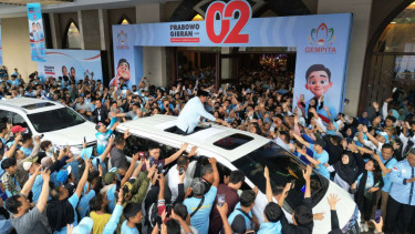 Parade Perkusi dan Tarian Sambut Kehadiran Prabowo di Bandung