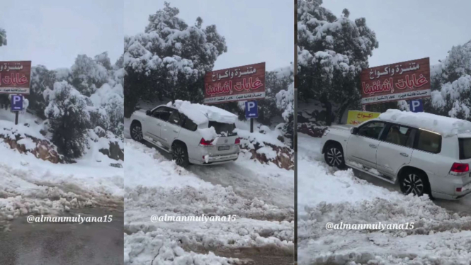 Penampakan salju turun di Tanah Arab.