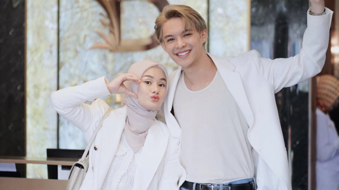 Dinda Hauw dan Rey Mbayang.