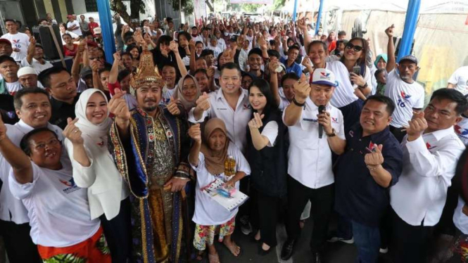 Ketum Partai Perindo Hary Tanoesoedibjo dan Liliana, di Jakarta Pusat
