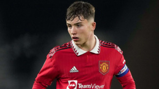 Manchester United Siap Terima Tawaran Fantastis untuk Gelandang Serang Berbakat