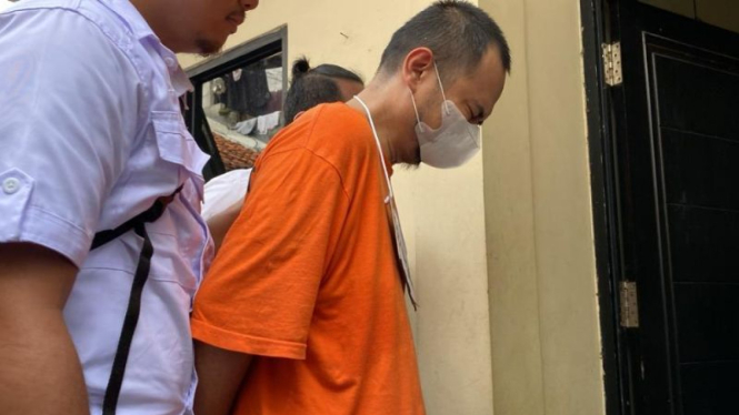 Tersangka Panca dalam gelar rekonstruksi di Jagakarsa, Jaksel.