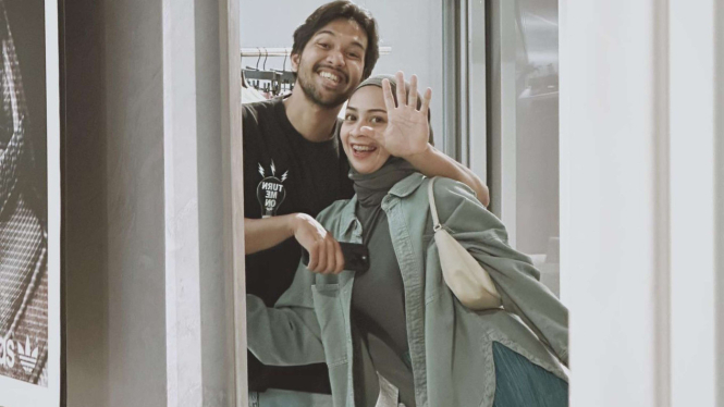 Ira Nandha dan suaminya