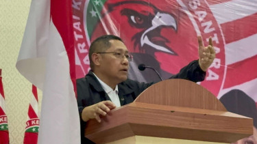 Ketua Umum PKN Anas Urbaningrum
