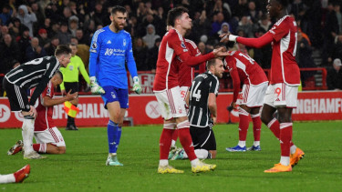 Pemain Nottingham Forest rayakan kemenangan lawan Manchester United