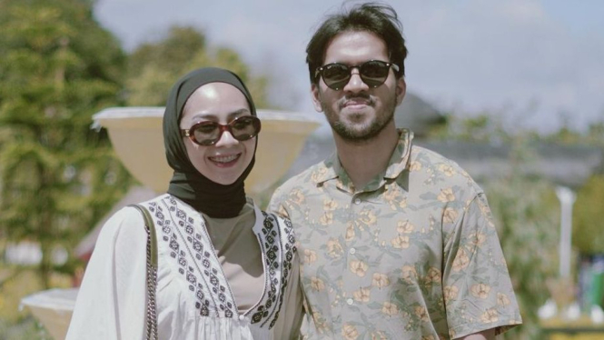 Ira Nandha dan Elmer Syaherman