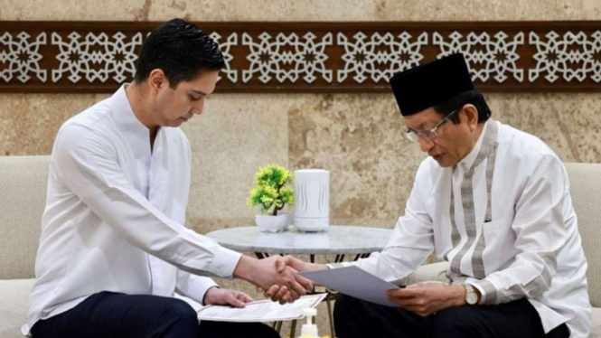 Potret momen Budi Djiwandono jadi mualaf