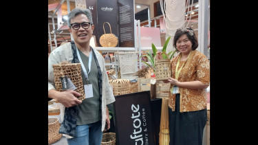 Thio Siujinata yang merupakan pendiri dan pemilik dari CRAFTOTE Gallery & Coffee