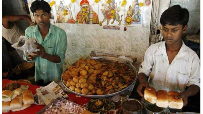 Ilustrasi penyajian makanan di India